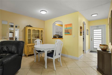 Condominio en venta en Lauderhill, Florida, 2 dormitorios, 80.82 m2 № 2043936 - foto 5