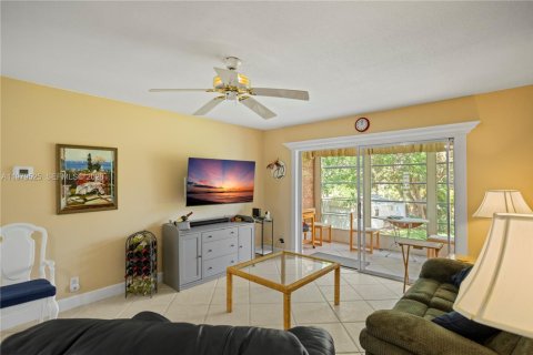 Condominio en venta en Lauderhill, Florida, 2 dormitorios, 80.82 m2 № 2043936 - foto 10