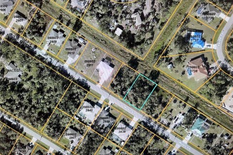 Terrain à North Port, Floride № 2233351
