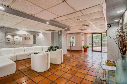 Condo in Miami, Florida, 1 bedroom  № 2180460 - photo 17