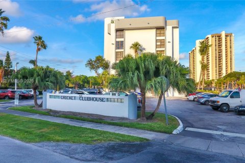 Condo in Miami, Florida, 1 bedroom  № 2180460 - photo 2