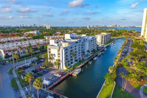 Condo in Miami, Florida, 1 bedroom  № 2180460 - photo 3