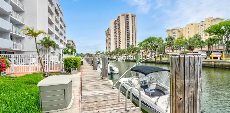Condo in Miami, Florida, 1 bedroom  № 2180460