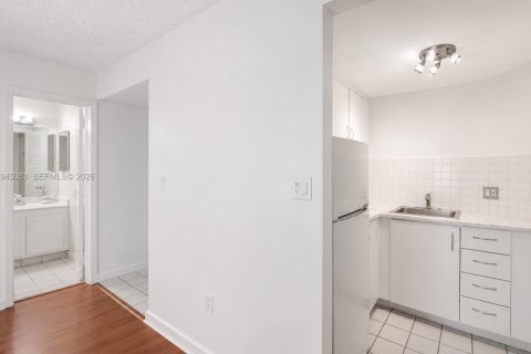Condo in Miami, Florida, 1 bedroom  № 2180460 - photo 7