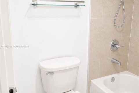 Condo in Miami, Florida, 1 bedroom  № 2180460 - photo 13