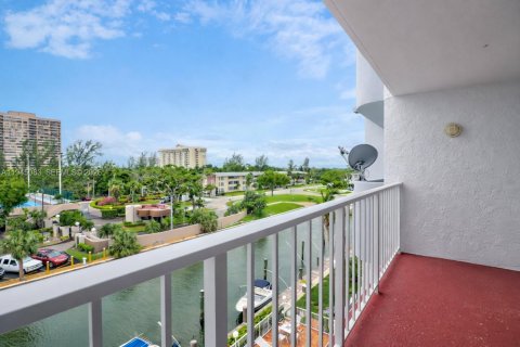 Condo in Miami, Florida, 1 bedroom  № 2180460 - photo 15