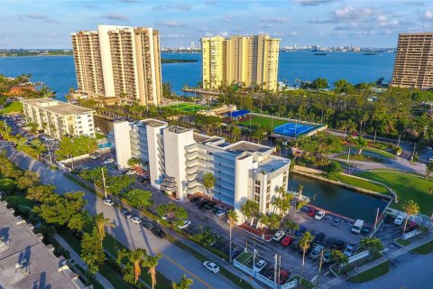 Condo in Miami, Florida, 1 bedroom  № 2180460 - photo 21