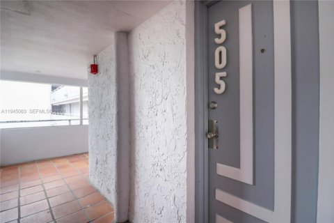 Condo in Miami, Florida, 1 bedroom  № 2180460 - photo 4