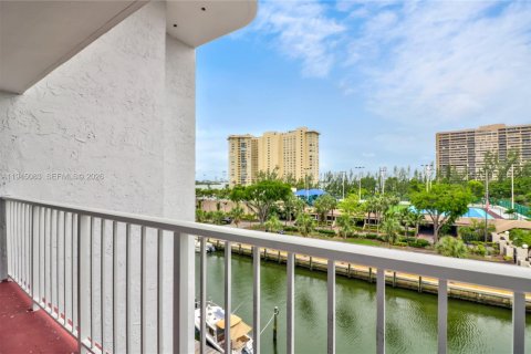 Condo in Miami, Florida, 1 bedroom  № 2180460 - photo 16