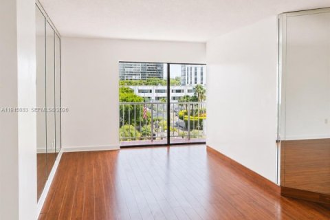 Condo in Miami, Florida, 1 bedroom  № 2180460 - photo 6