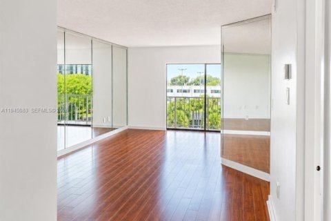 Condo in Miami, Florida, 1 bedroom  № 2180460 - photo 5