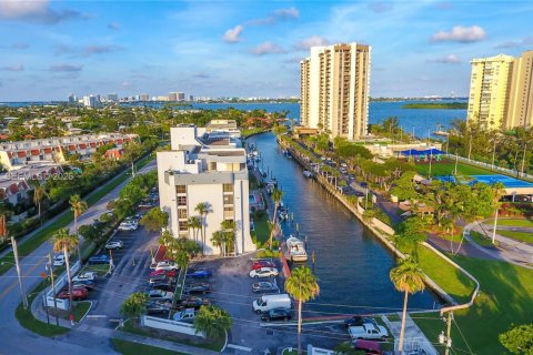 Condo in Miami, Florida, 1 bedroom  № 2180460 - photo 20