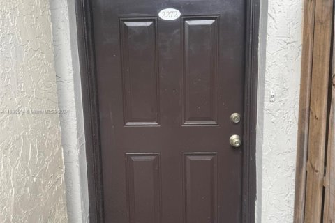 Adosado en alquiler en Lauderhill, Florida, 2 dormitorios, 94.76 m2 № 1435369 - foto 1