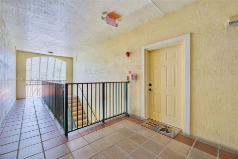 Condo in Doral, Florida, 2 bedrooms  № 1954076 - photo 2