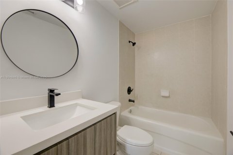 Condo in Doral, Florida, 2 bedrooms  № 1954076 - photo 21