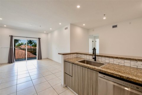 Condo in Doral, Florida, 2 bedrooms  № 1954076 - photo 6
