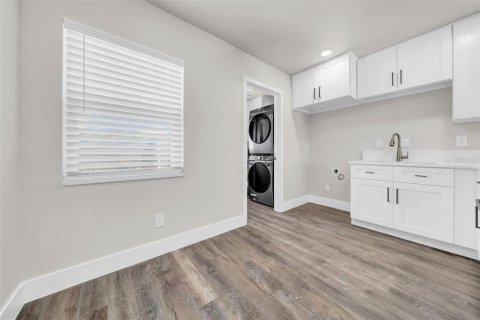 Duplex in Saint Pete Beach, Florida 5 bedrooms, 186.92 sq.m. № 2098124 - photo 10