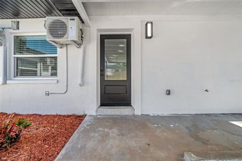 Duplex in Saint Pete Beach, Florida 5 bedrooms, 186.92 sq.m. № 2098124 - photo 19