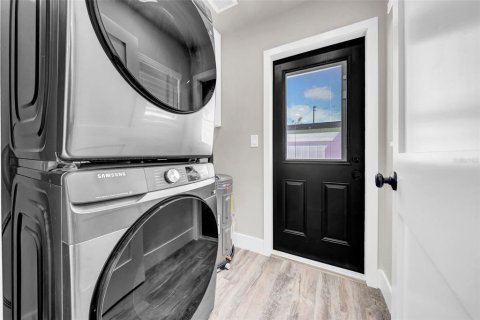 Duplex in Saint Pete Beach, Florida 5 bedrooms, 186.92 sq.m. № 2098124 - photo 22