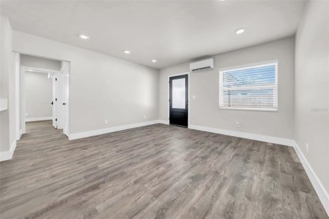Duplex in Saint Pete Beach, Florida 5 bedrooms, 186.92 sq.m. № 2098124 - photo 16