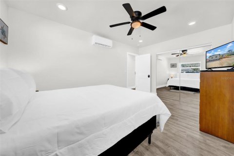Duplex in Saint Pete Beach, Florida 5 bedrooms, 186.92 sq.m. № 2098124 - photo 29