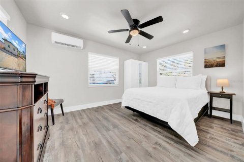 Duplex in Saint Pete Beach, Florida 5 bedrooms, 186.92 sq.m. № 2098124 - photo 27