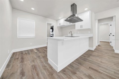 Duplex in Saint Pete Beach, Florida 5 bedrooms, 186.92 sq.m. № 2098124 - photo 15