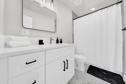 Duplex in Saint Pete Beach, Florida 5 bedrooms, 186.92 sq.m. № 2098124 - photo 28