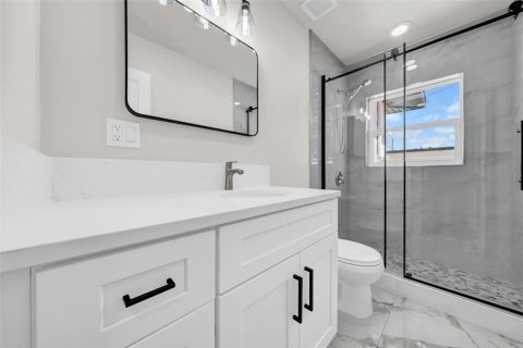 Duplex in Saint Pete Beach, Florida 5 bedrooms, 186.92 sq.m. № 2098124 - photo 7