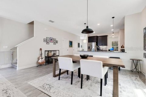 Casa en venta en Orlando, Florida, 3 dormitorios, 208.01 m2 № 1916141 - foto 12