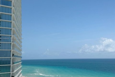 Condominio en alquiler en Sunny Isles Beach, Florida, 2 dormitorios, 160.72 m2 № 1982240 - foto 15