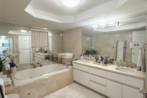Condominio en alquiler en Sunny Isles Beach, Florida, 2 dormitorios, 160.72 m2 № 1982240 - foto 5