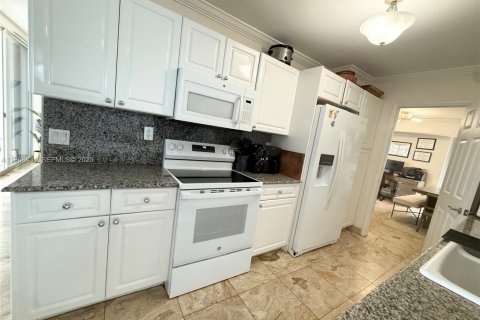 Condominio en alquiler en Sunny Isles Beach, Florida, 2 dormitorios, 160.72 m2 № 1982240 - foto 10