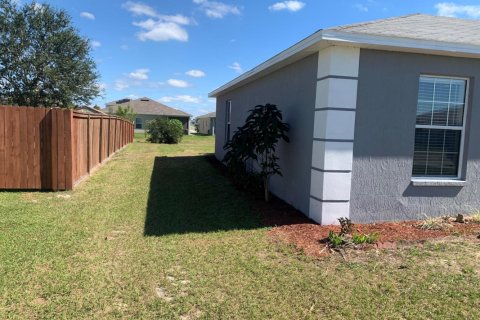 House in Winter Haven, Florida 4 bedrooms, 135.64 sq.m. № 1011699 - photo 1