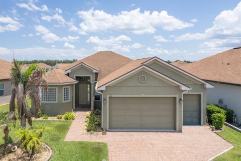 House in Winter Haven, Florida 3 bedrooms, 192.21 sq.m. № 2155896
