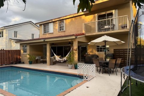 House in Miami, Florida 4 bedrooms, 231.23 sq.m. № 1839088 - photo 4