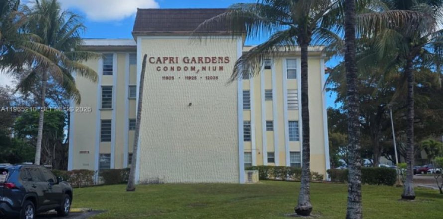 Condo in North Miami, Florida, 2 bedrooms № 2026506