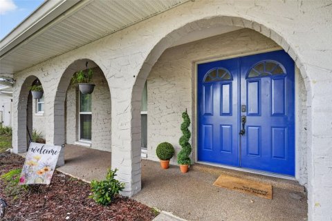House in Maitland, Florida 4 bedrooms, 218.51 sq.m. № 2204138 - photo 2