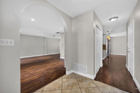 House in Maitland, Florida 4 bedrooms, 218.51 sq.m. № 2204138 - photo 3