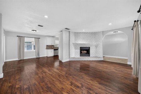House in Maitland, Florida 4 bedrooms, 218.51 sq.m. № 2204138 - photo 5