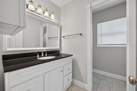 House in Maitland, Florida 4 bedrooms, 218.51 sq.m. № 2204138 - photo 22