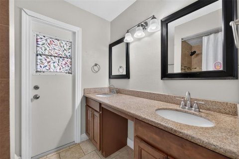 House in Maitland, Florida 4 bedrooms, 218.51 sq.m. № 2204138 - photo 27