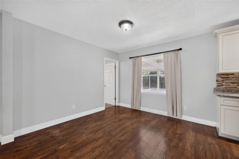 House in Maitland, Florida 4 bedrooms, 218.51 sq.m. № 2204138 - photo 9