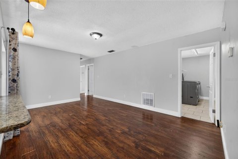 House in Maitland, Florida 4 bedrooms, 218.51 sq.m. № 2204138 - photo 10