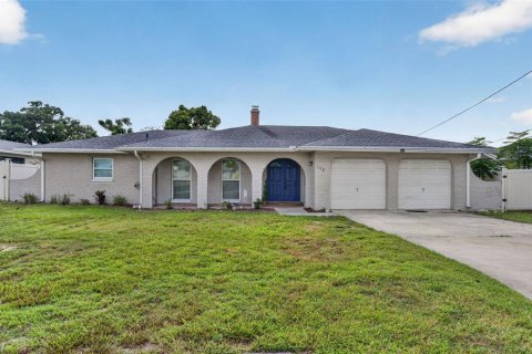 House in Maitland, Florida 4 bedrooms, 218.51 sq.m. № 2204138