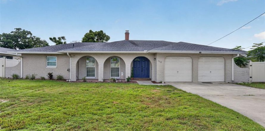 House in Maitland, Florida 4 bedrooms, 218.51 sq.m. № 2204138