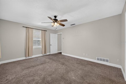 House in Maitland, Florida 4 bedrooms, 218.51 sq.m. № 2204138 - photo 21