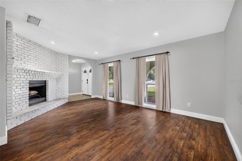 House in Maitland, Florida 4 bedrooms, 218.51 sq.m. № 2204138 - photo 6