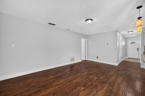House in Maitland, Florida 4 bedrooms, 218.51 sq.m. № 2204138 - photo 13