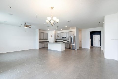 House in Tavares, Florida 3 bedrooms, 165.46 sq.m. № 1911730 - photo 12